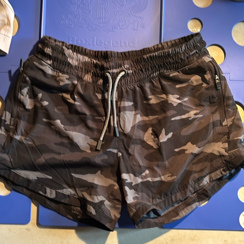Athleta Girl All Play 3" Shorts Black Gray Camo Print Shorts size XXL/16